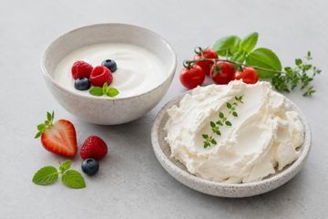 Йогурт и крем сыр